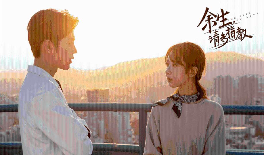 度假的时尚女孩